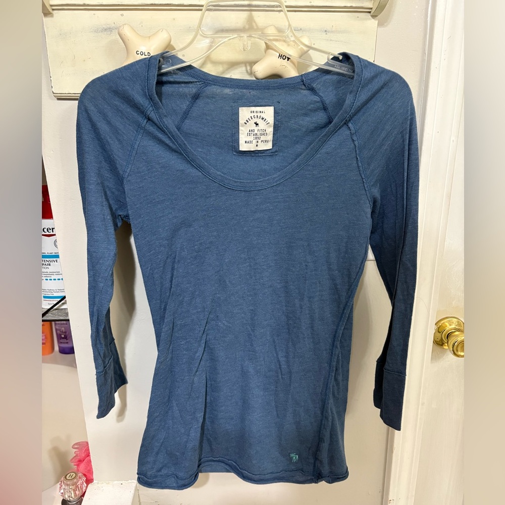 5/$25 Abercrombie & Fitch Y2K Swoop Neck Top M